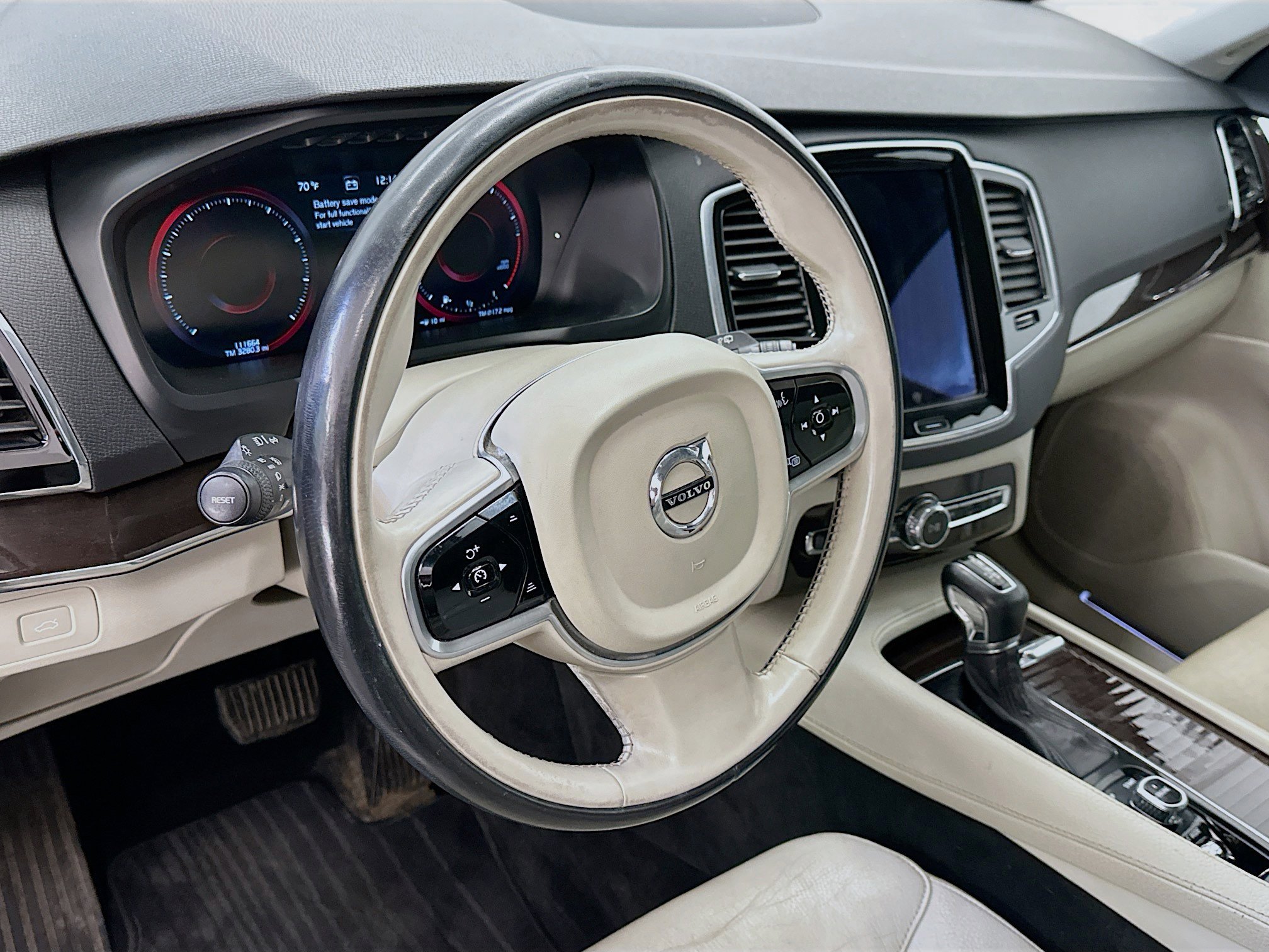Used 2017 Volvo XC90 T6 Momentum w/ Vision Package AWD/4WD image 18