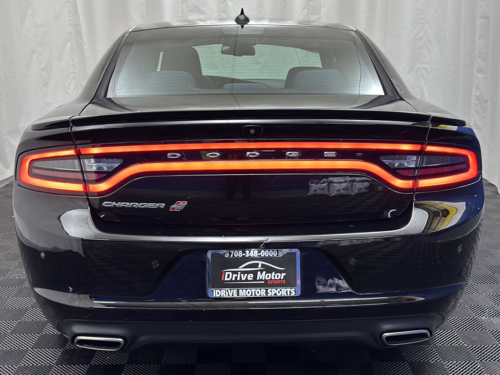 Used 2019 Dodge Charger SXT image 10