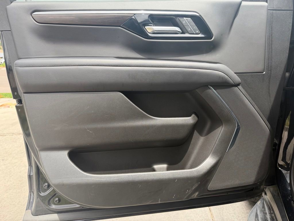Used 2025 Chevrolet Tahoe LT AWD/4WD image 10