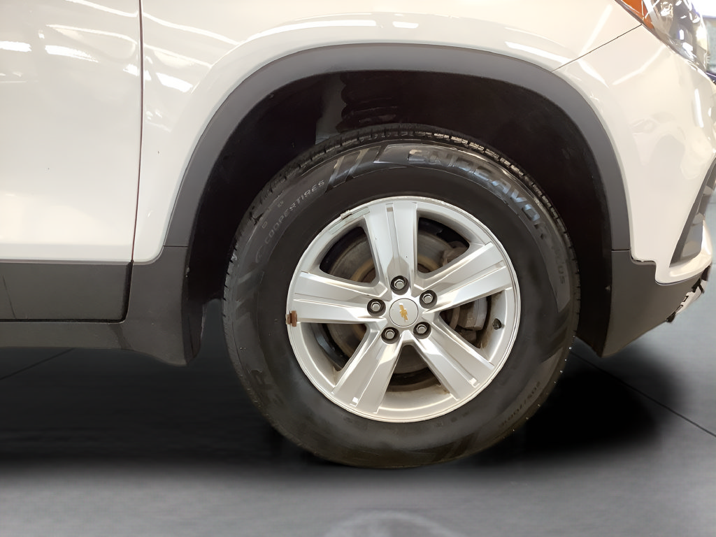 Used 2019 Chevrolet Trax LT w/ LT Convenience Package AWD/4WD image 23