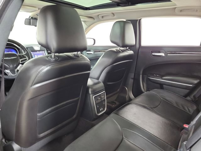 Used 2018 Chrysler 300 Limited RWD image 11