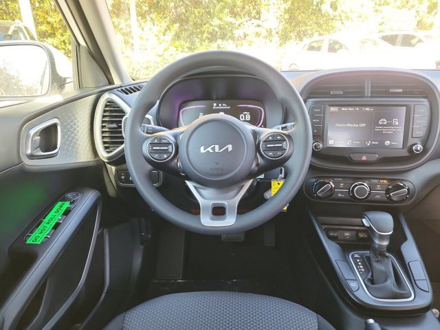 Used 2025 Kia Soul LX image 9