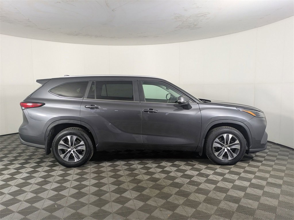 Used 2023 Toyota Highlander XLE image 6