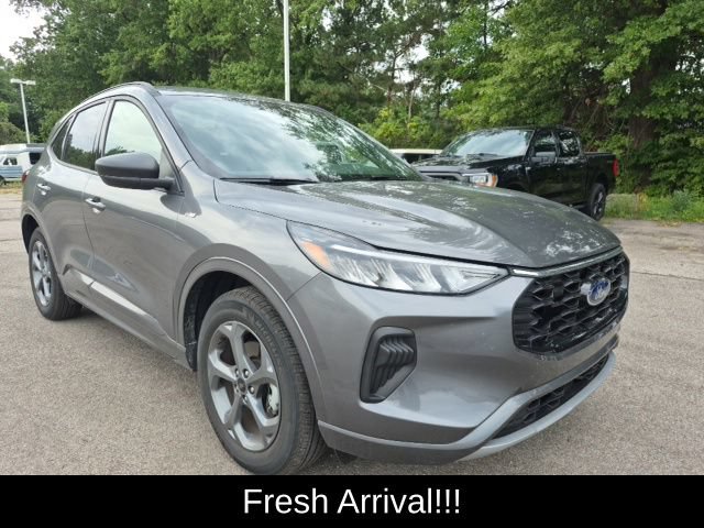 Used 2024 Ford Escape ST-Line w/ Tech Pack #1 AWD/4WD image 1