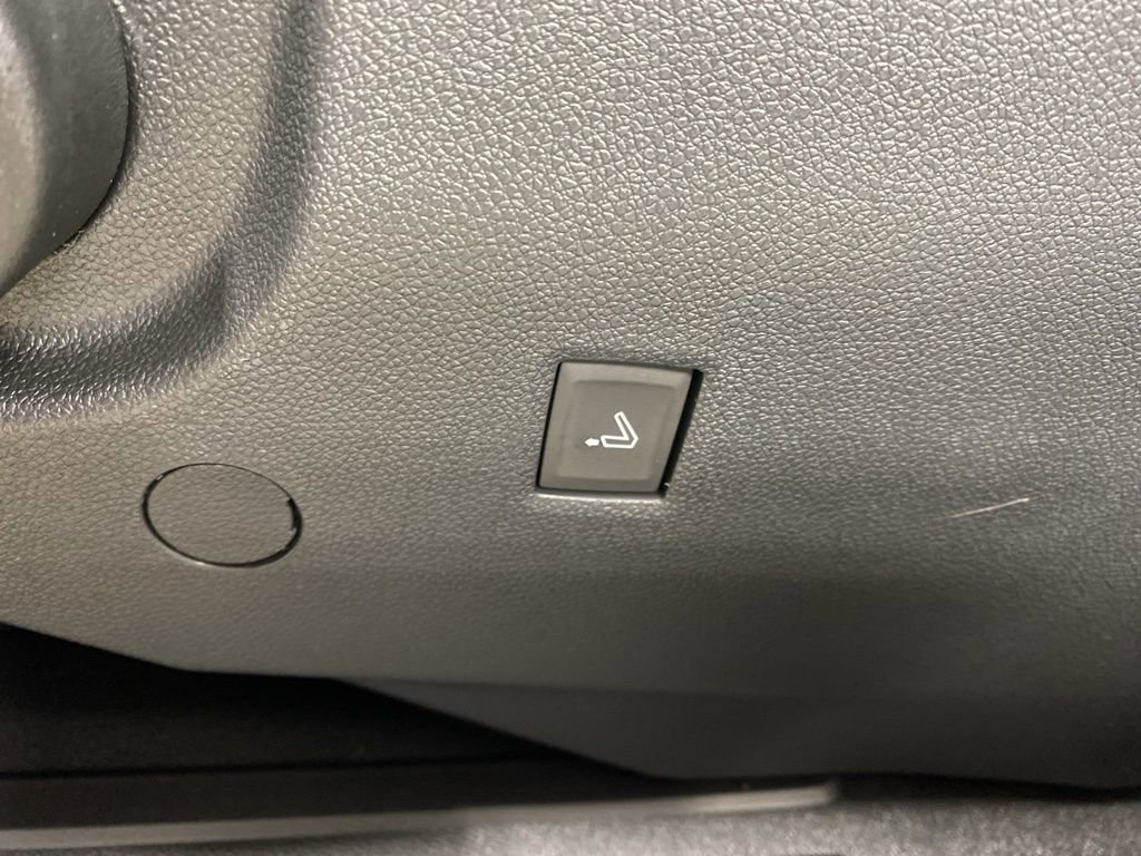 New 2026 Chevrolet Traverse RS w/ LPO, Floor Liner Package AWD/4WD image 33