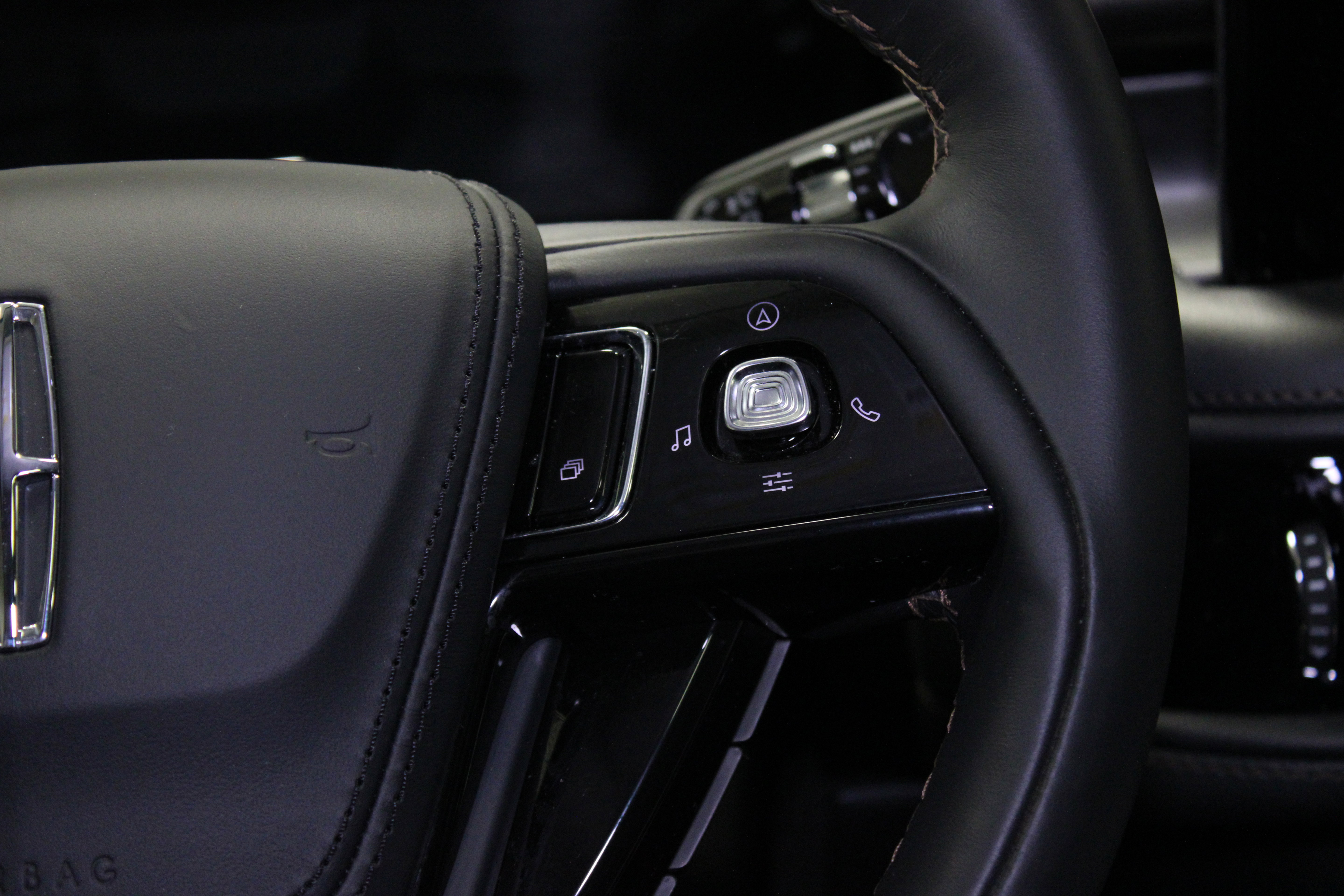Used 2025 Lincoln Aviator AWD w/ Equipment Group 101A image 26