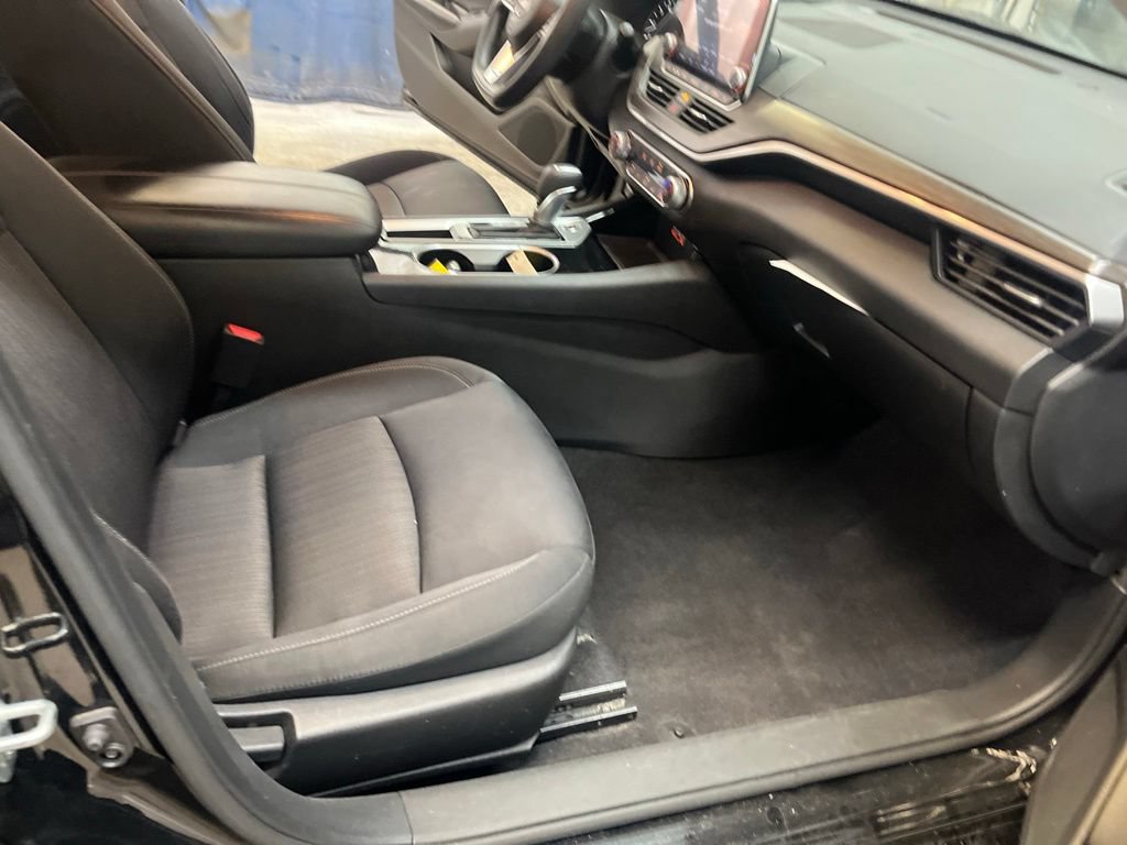 Used 2024 Nissan Altima 2.5 SV FWD image 25