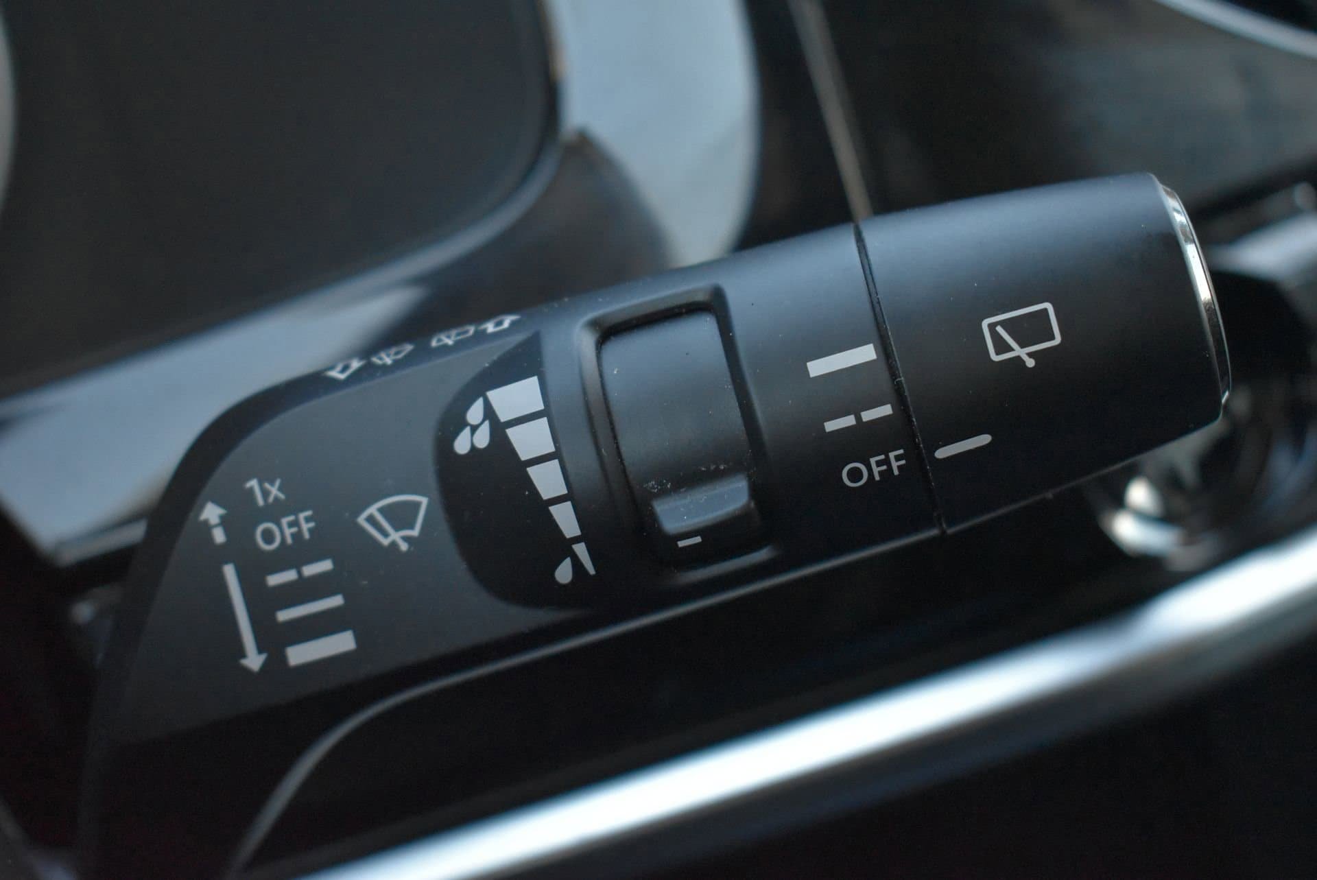 Used 2025 Nissan Pathfinder SV AWD/4WD image 25