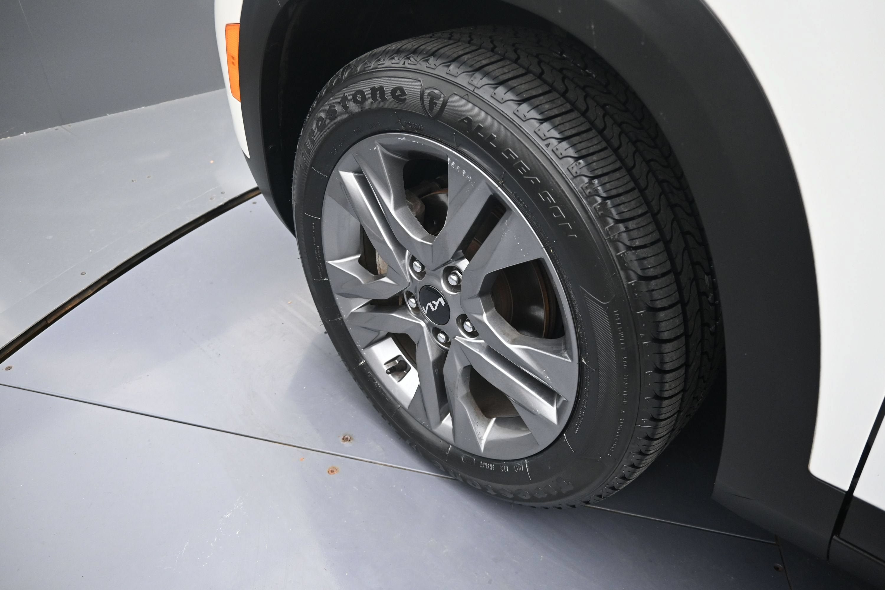 Used 2023 Kia Seltos S w/ Navigation Package FWD image 33