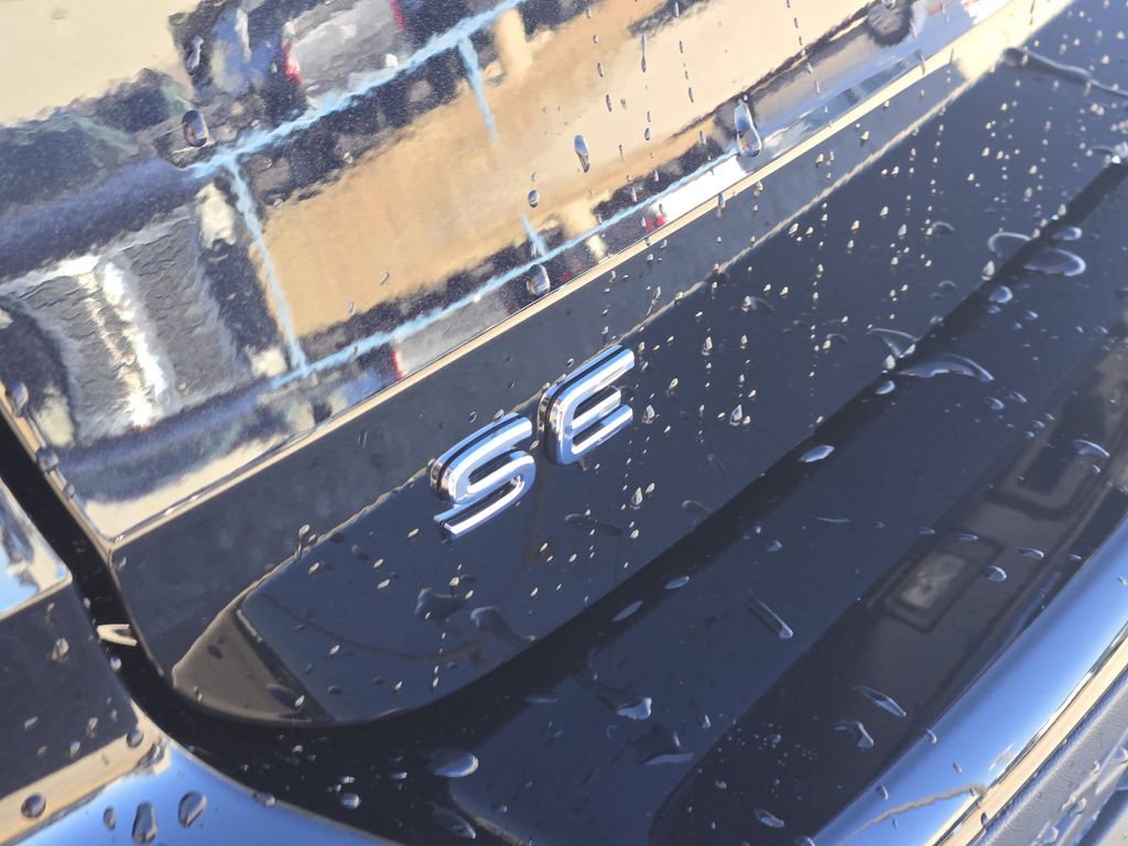 New 2026 Volkswagen Taos SE image 9