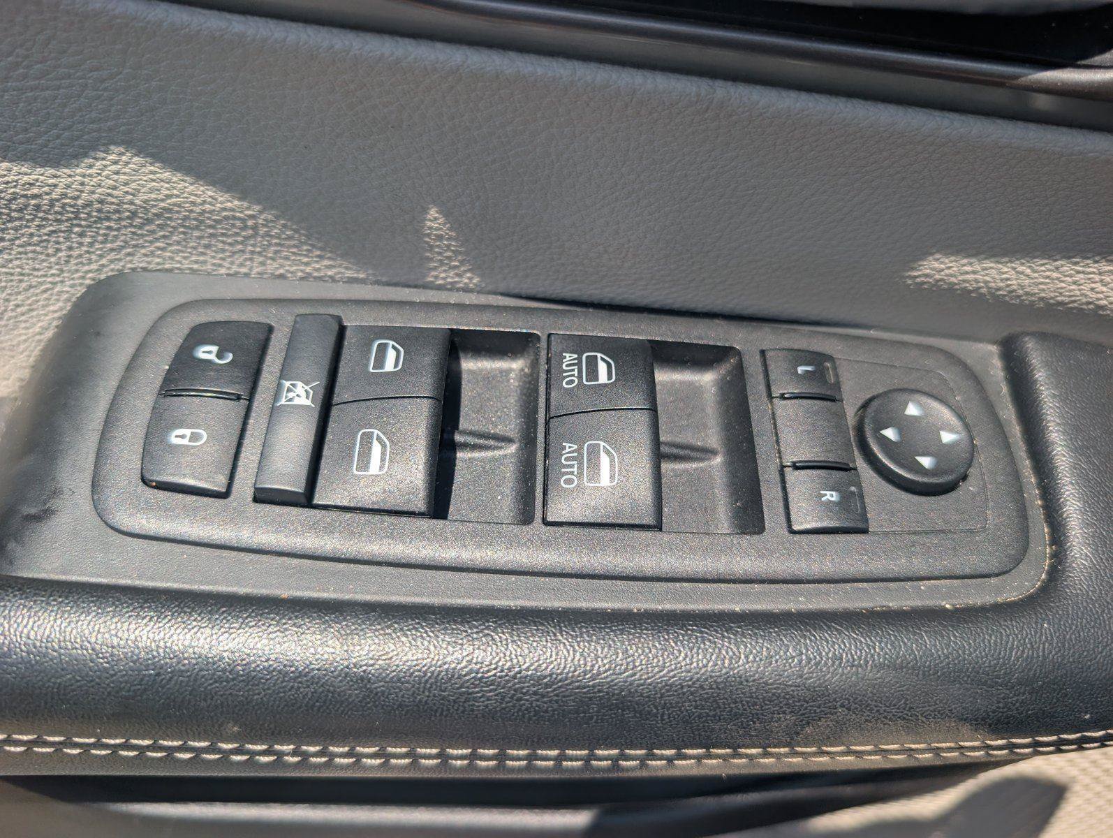Used 2023 Chrysler Pacifica Touring-L FWD image 29