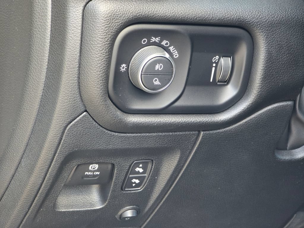Used 2023 RAM 1500 Big Horn AWD/4WD image 38