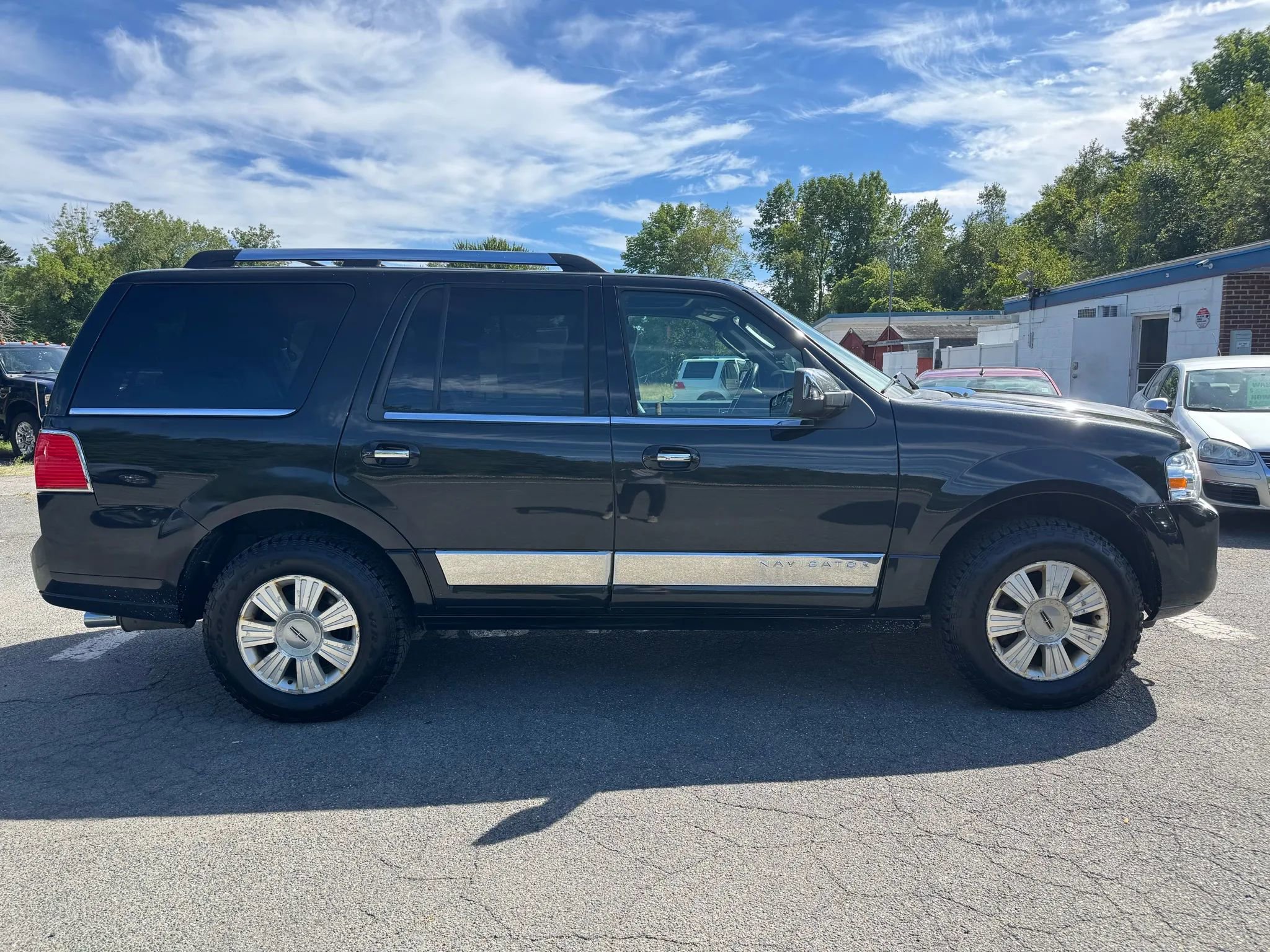 Used 2013 Lincoln Navigator 4WD image 2