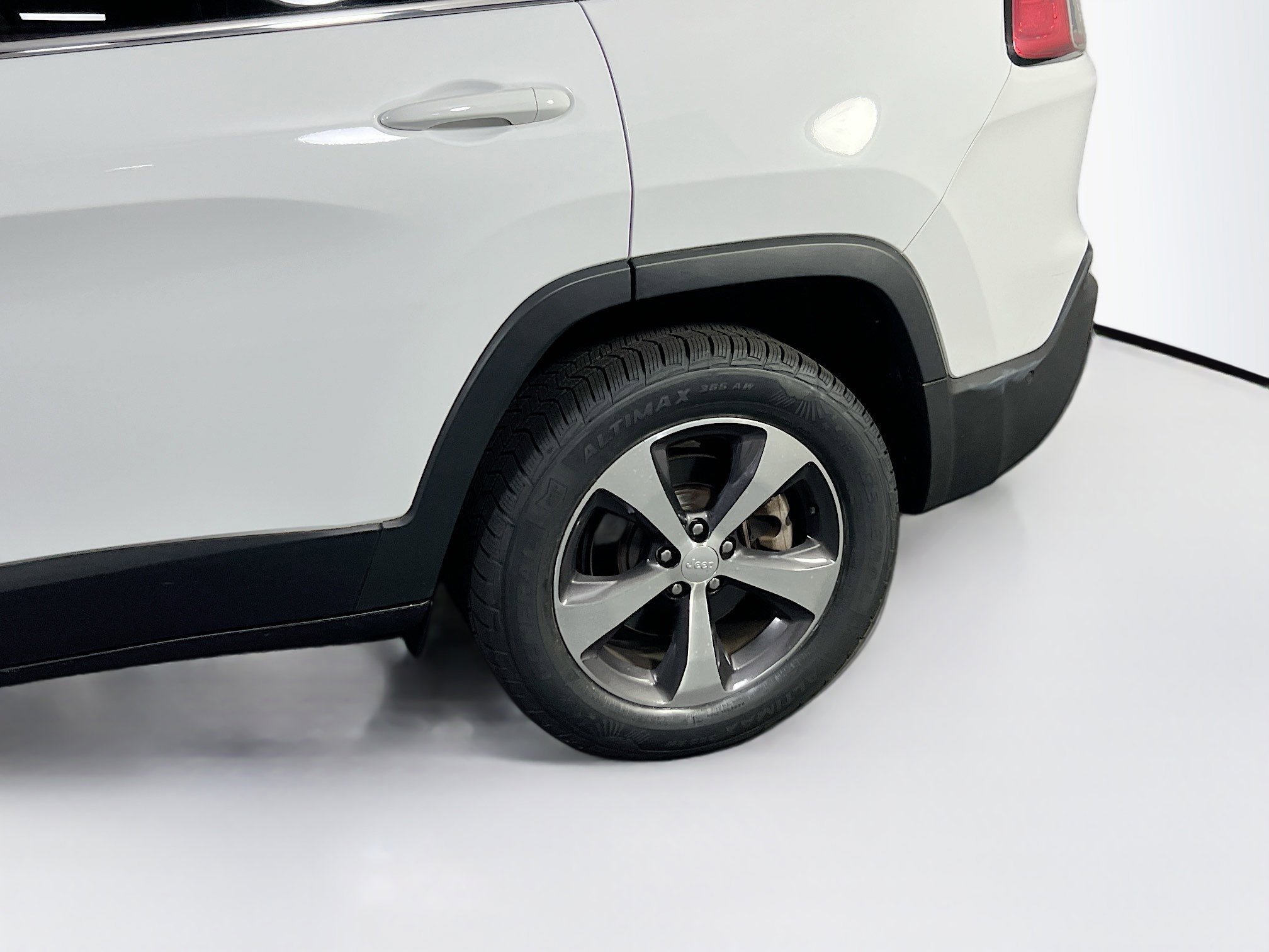 Used 2022 Jeep Cherokee Limited image 29