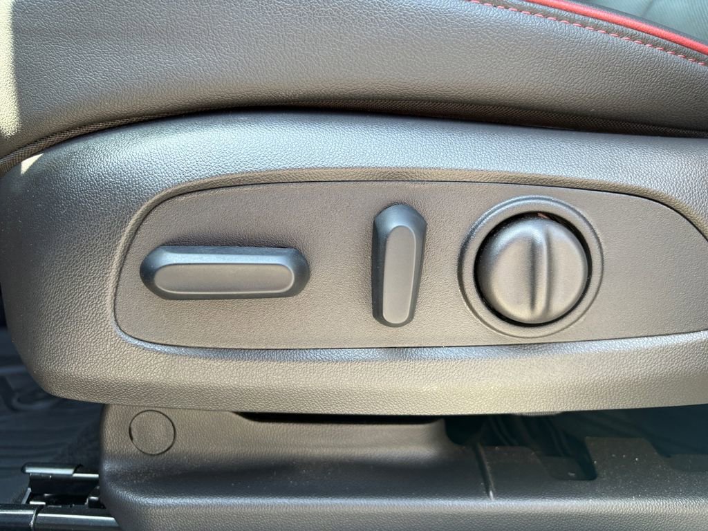 Used 2025 Chevrolet TrailBlazer RS w/ Convenience Package image 15