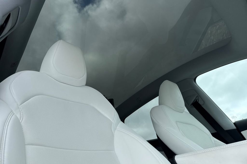 Used 2026 Tesla Model Y 2WD image 19