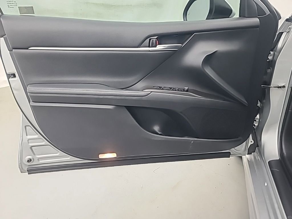Used 2022 Toyota Camry XSE FWD image 22