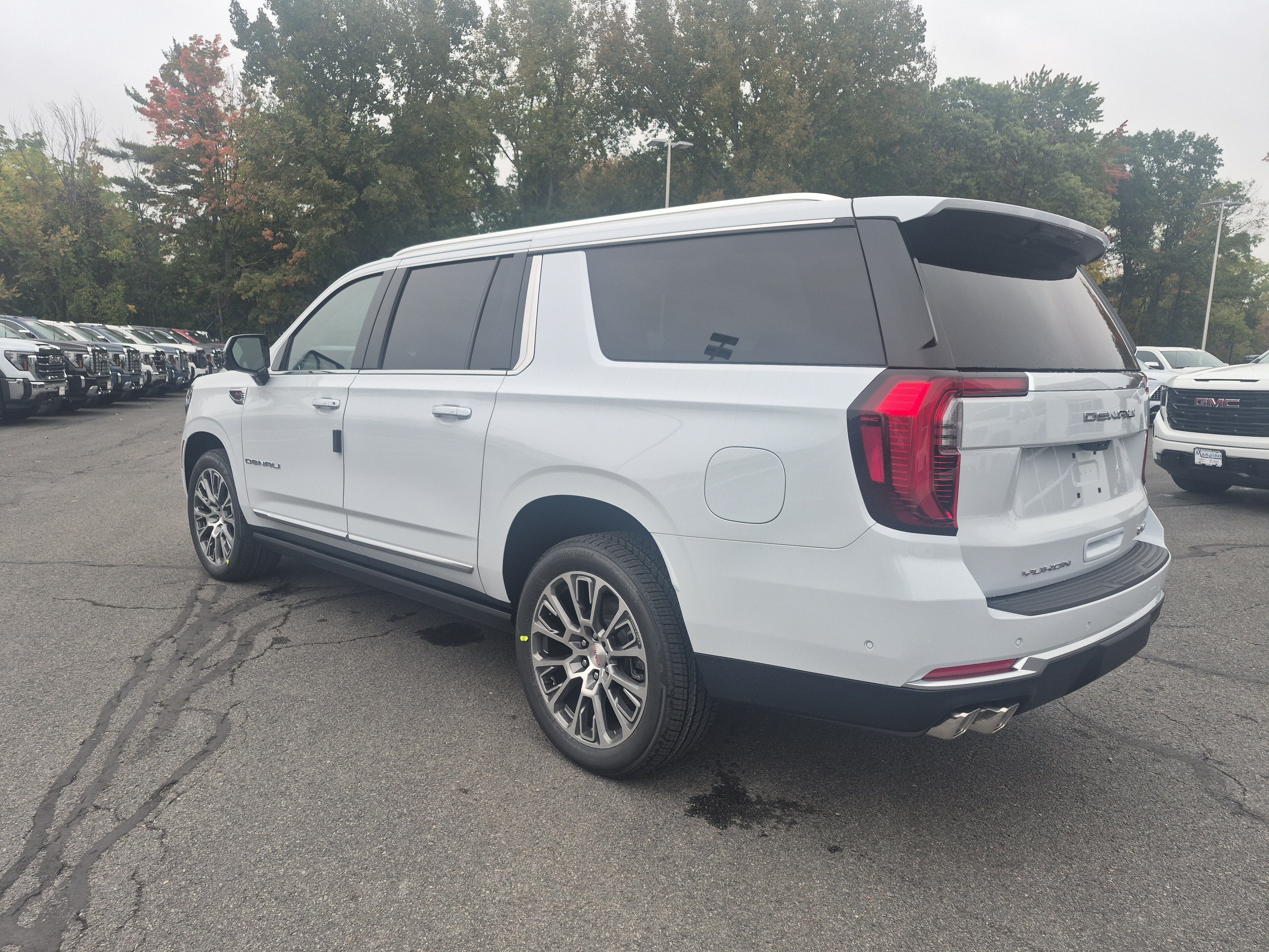 New 2027 GMC Yukon XL Denali w/ Denali Reserve Package AWD/4WD image 3