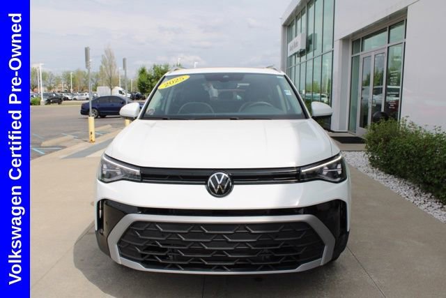 Used 2025 Volkswagen Taos SE w/ Panoramic Sunroof Package AWD/4WD image 2