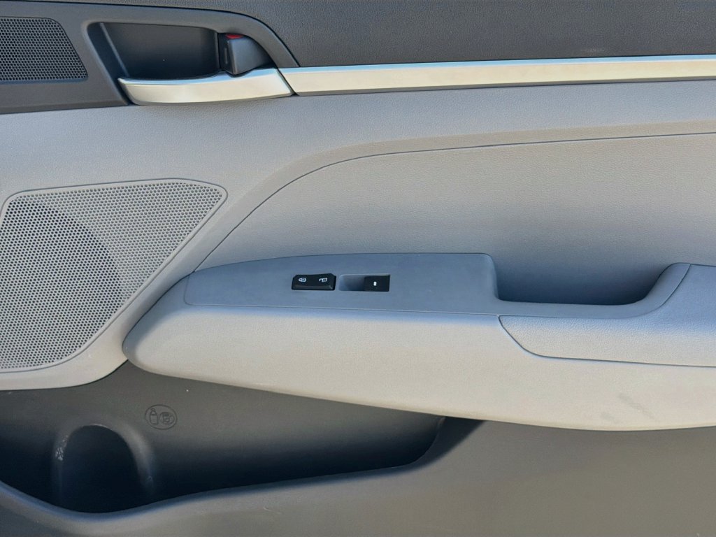 Used 2020 Hyundai Elantra SE FWD image 27