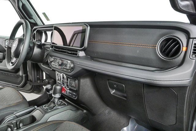 Used 2025 Jeep Gladiator Mojave w/ Convenience Group AWD/4WD image 23