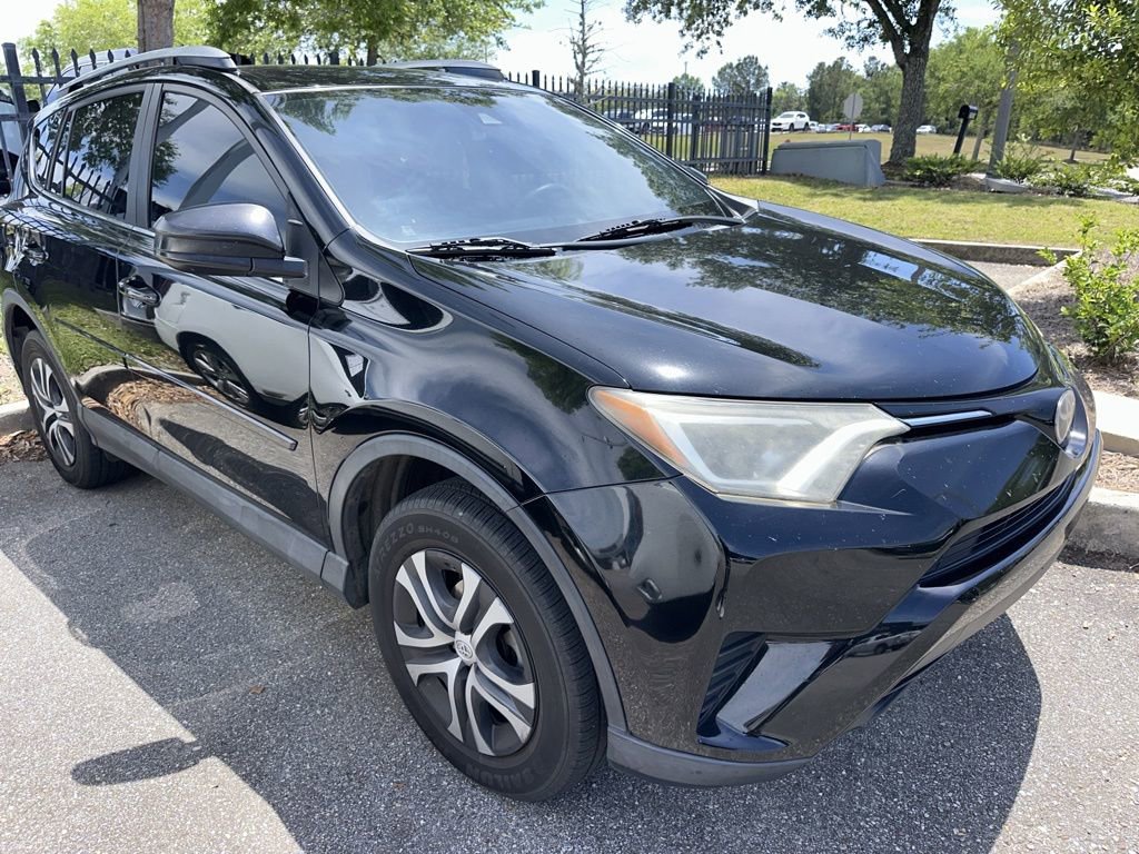 Used 2018 Toyota RAV4 LE AWD/4WD image 19
