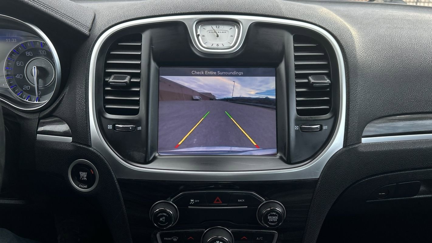 Used 2016 Chrysler 300 Limited image 28