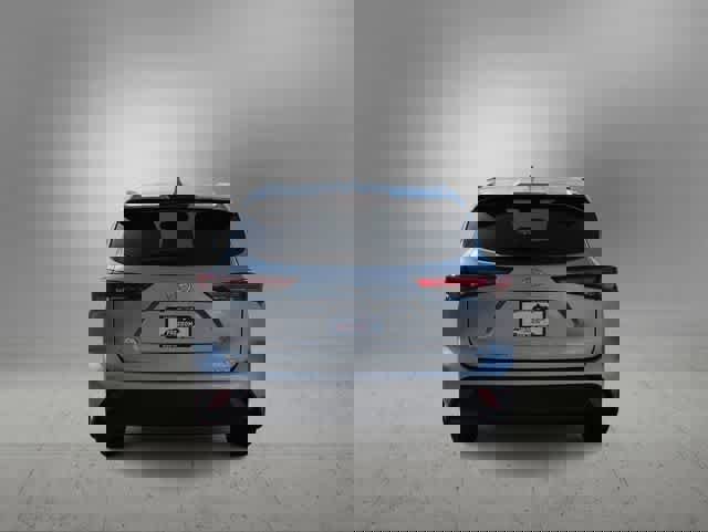 Used 2022 Toyota Highlander XLE image 7