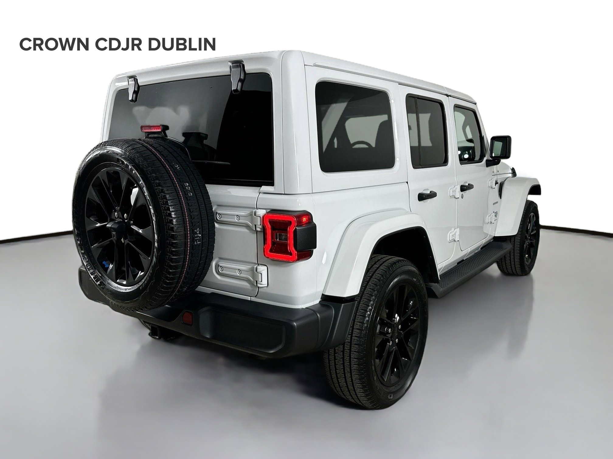 Used 2023 Jeep Wrangler Unlimited Sahara w/ Cold Weather Group AWD/4WD image 5