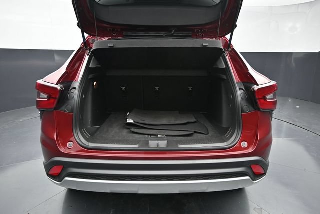 Used 2025 Chevrolet Trax LT FWD image 9