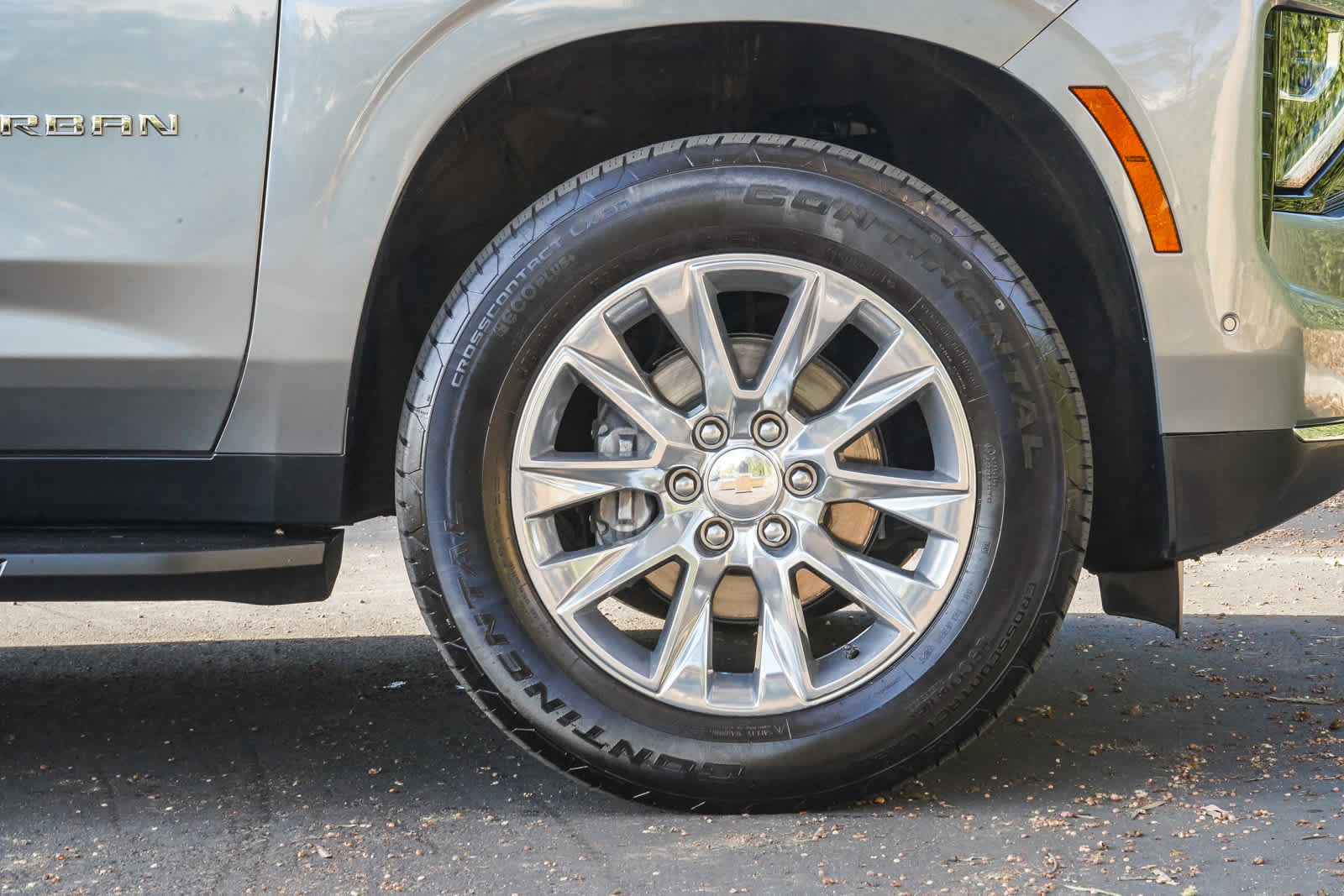 Used 2025 Chevrolet Suburban Premier AWD/4WD image 9