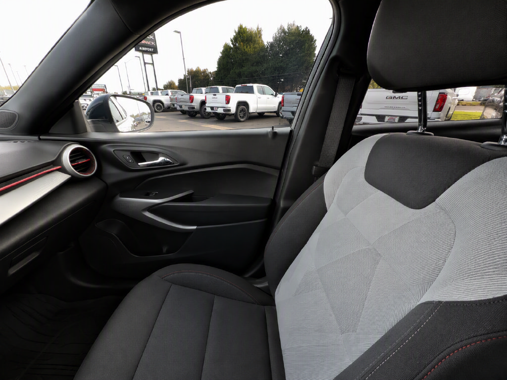 Used 2024 Chevrolet Trax RS FWD image 13