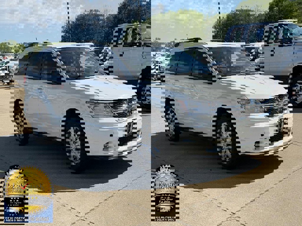 Used 2019 Dodge Journey SE FWD image 3