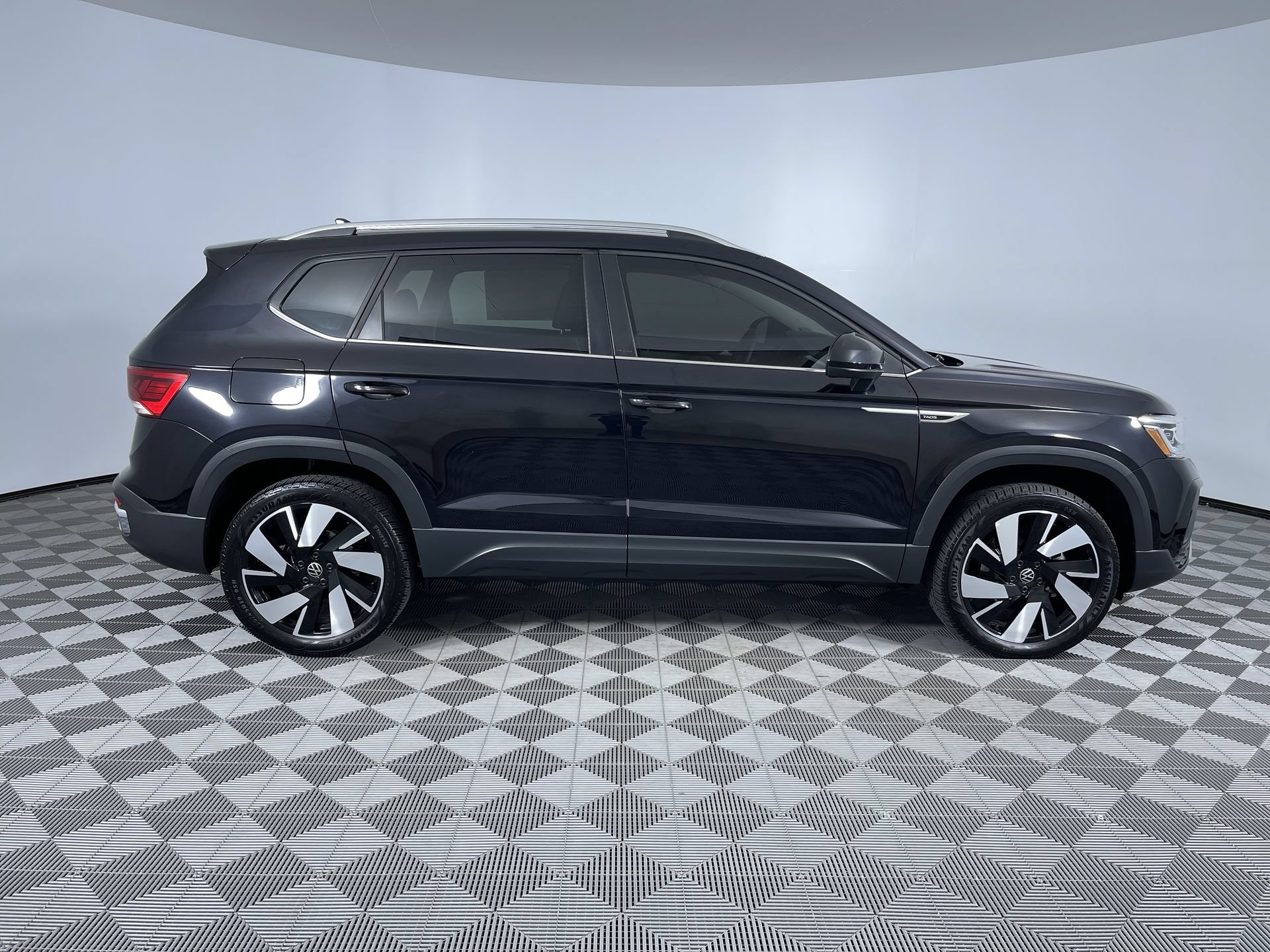 Used 2024 Volkswagen Taos SEL AWD/4WD image 10