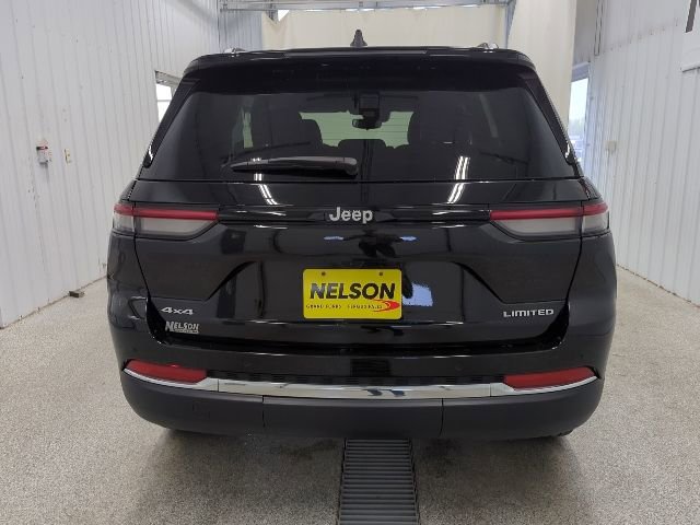 Used 2024 Jeep Grand Cherokee Limited w/ Trailer Tow Package AWD/4WD image 8