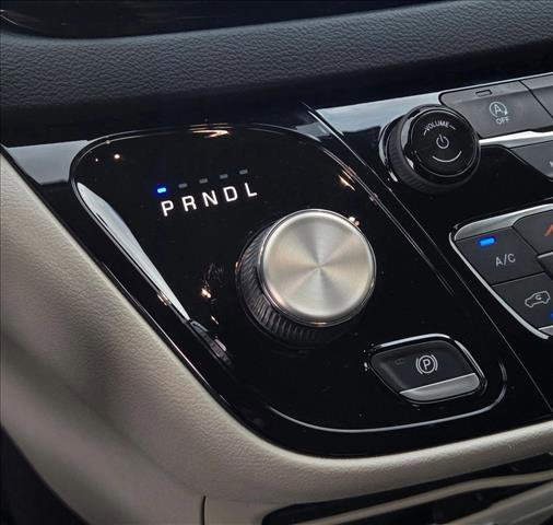 Used 2022 Chrysler Pacifica Touring-L image 13