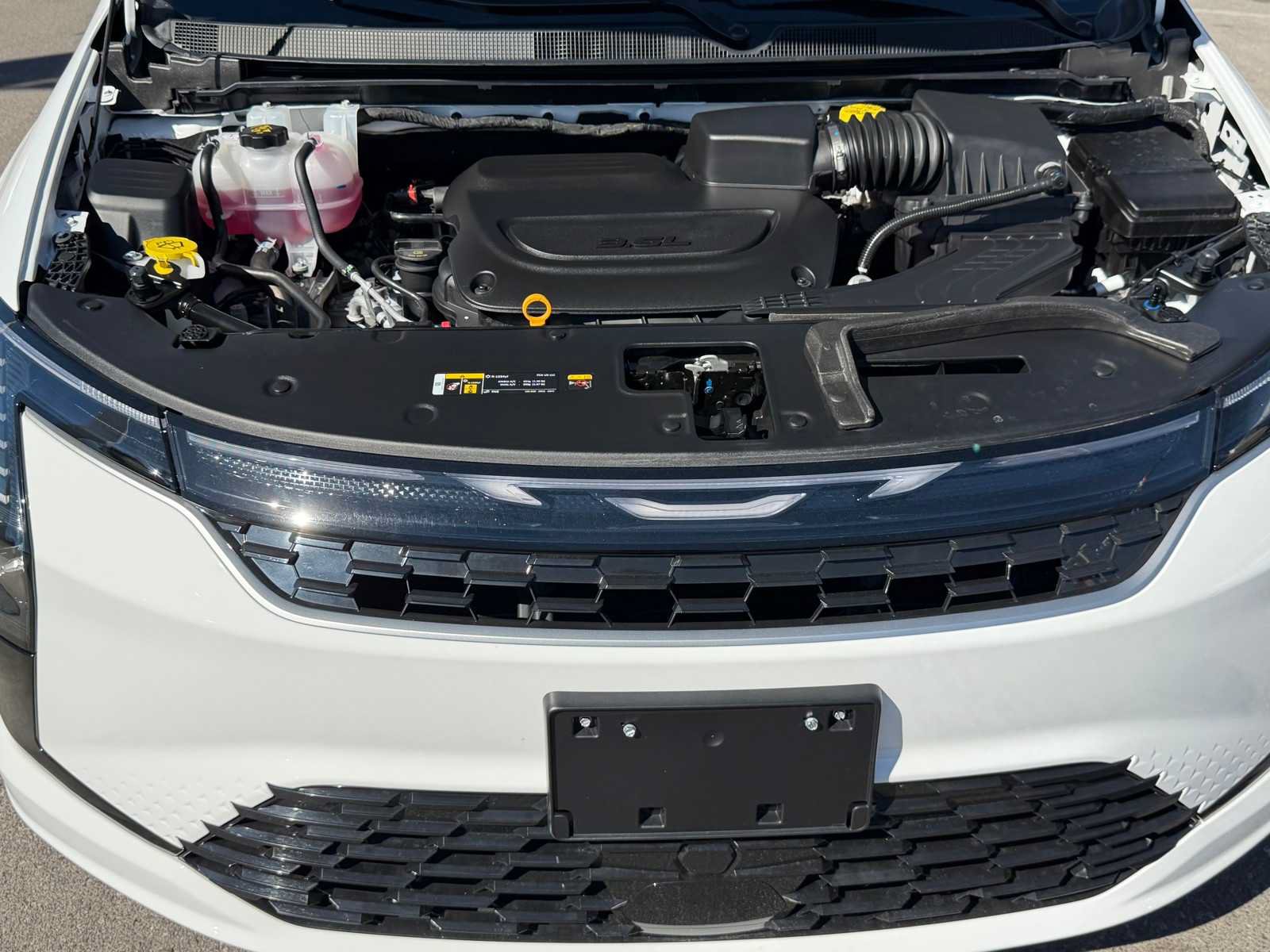 Used 2027 Chrysler Pacifica Select w/ Family Tech Group FWD image 35