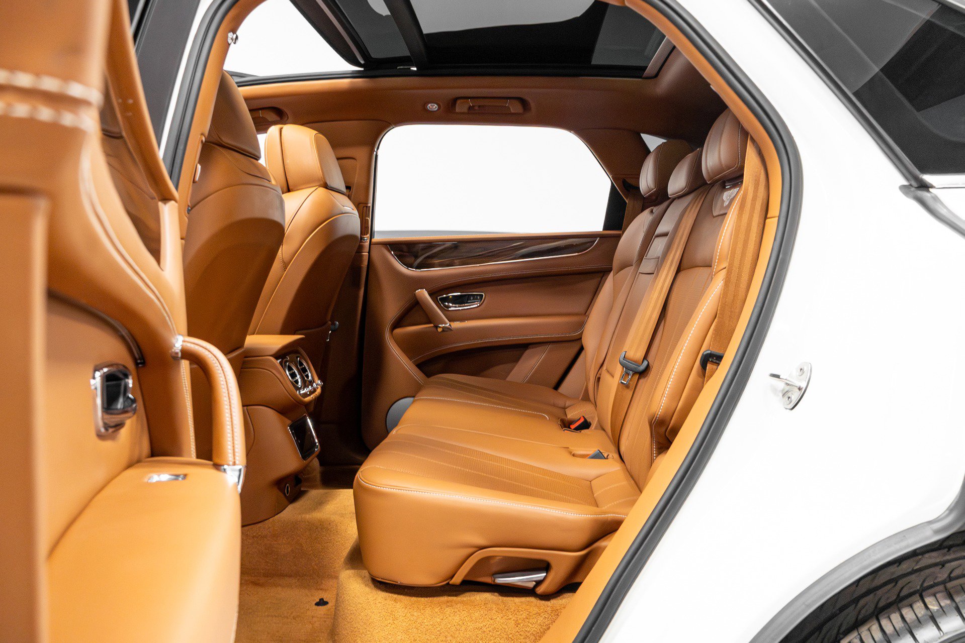 Used 2019 Bentley Bentayga image 34