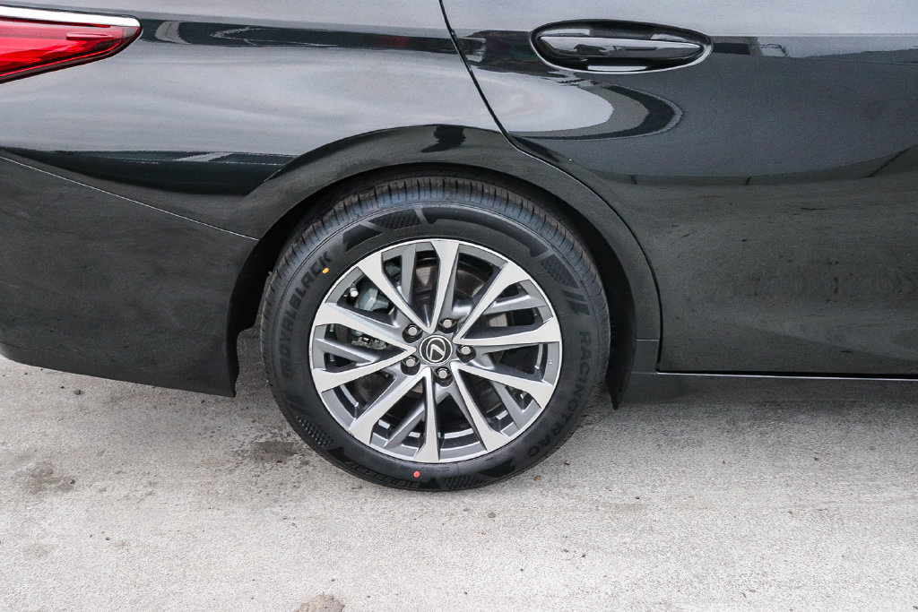 Used 2024 Lexus ES 350 FWD image 12