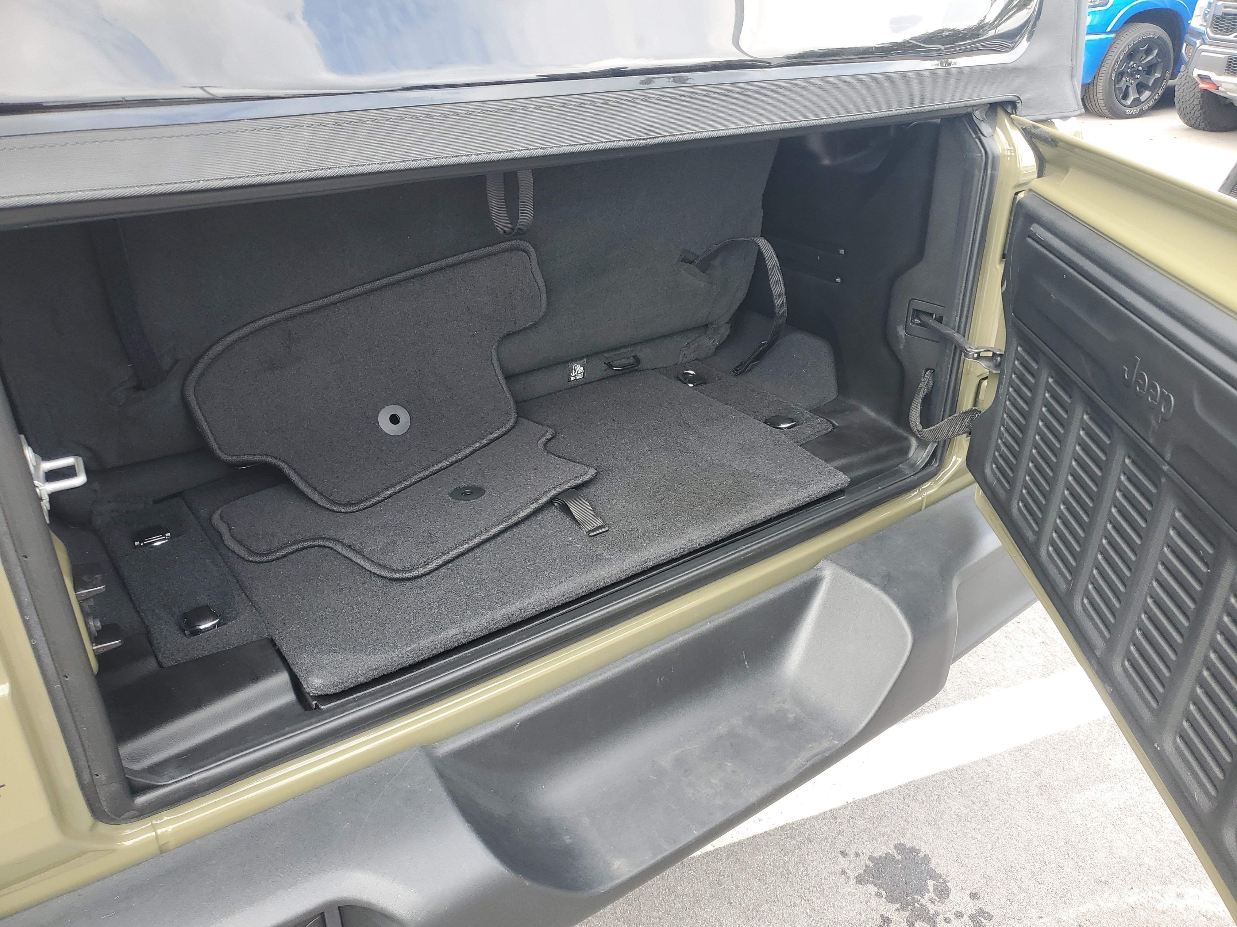 Used 2025 Jeep Wrangler Sport AWD/4WD image 8