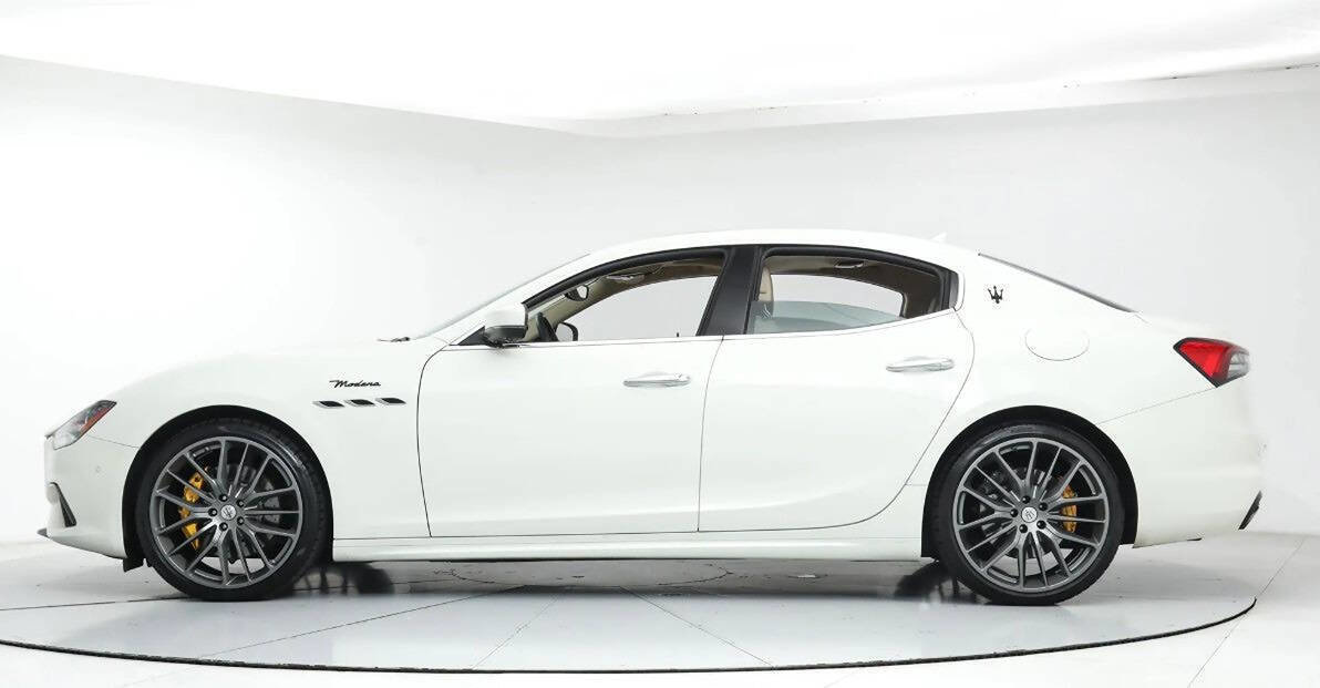 Used 2022 Maserati Ghibli Modena RWD image 3