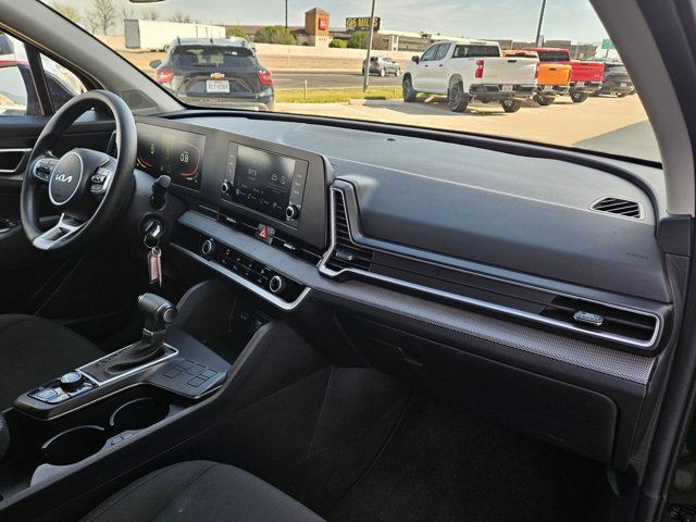 Used 2025 Kia Sportage LX image 19