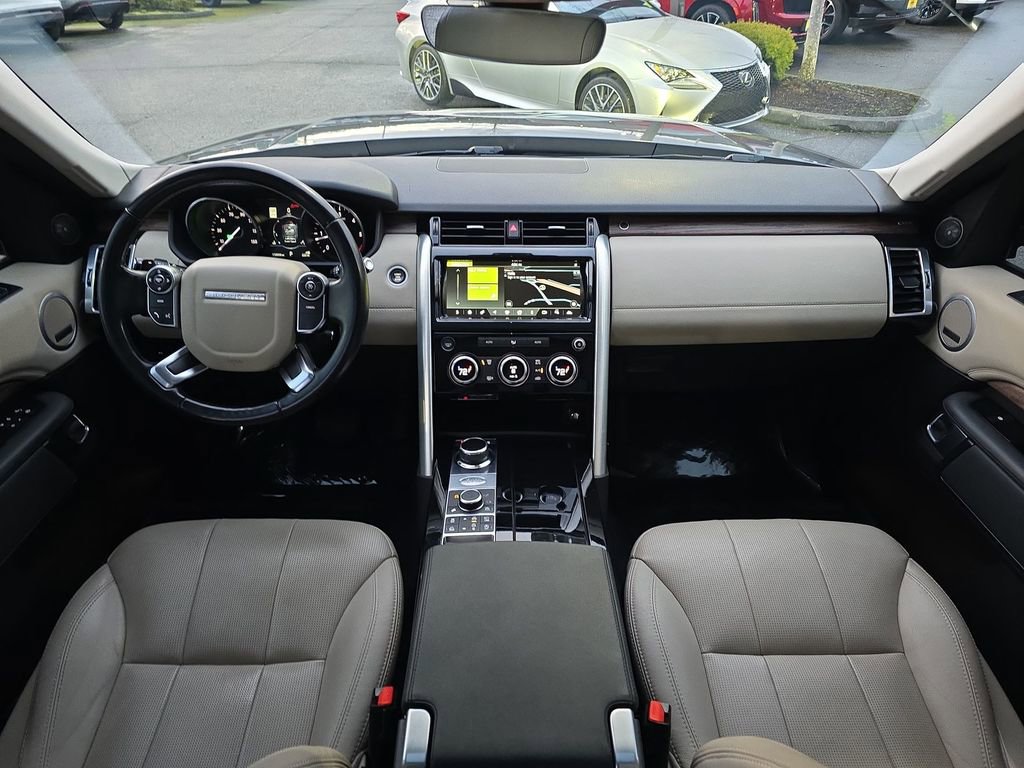 Used 2017 Land Rover Discovery HSE image 24