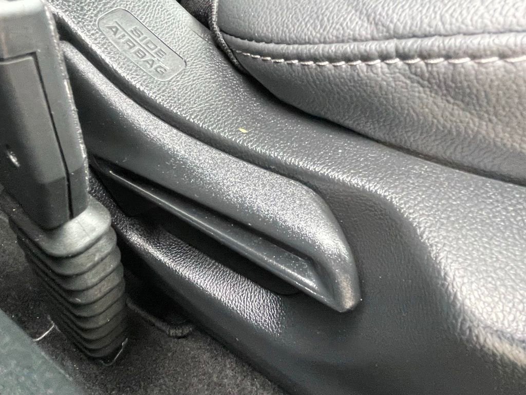 Used 2025 Honda HR-V EX-L image 12