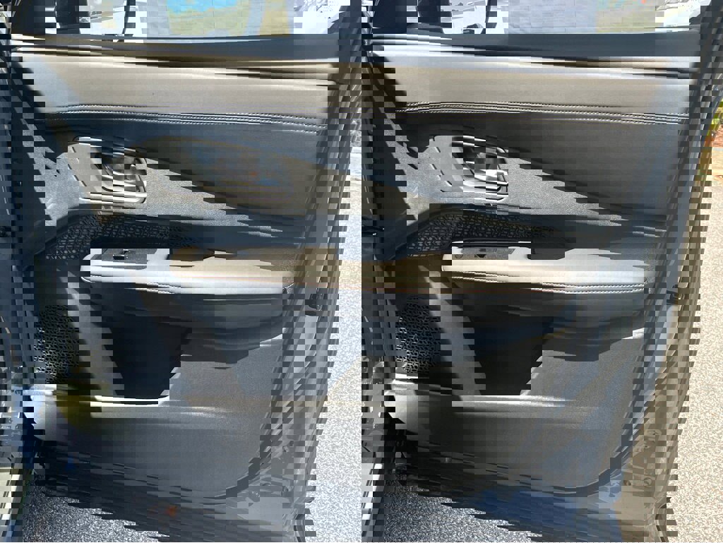 New 2023 Nissan Ariya FWD image 6