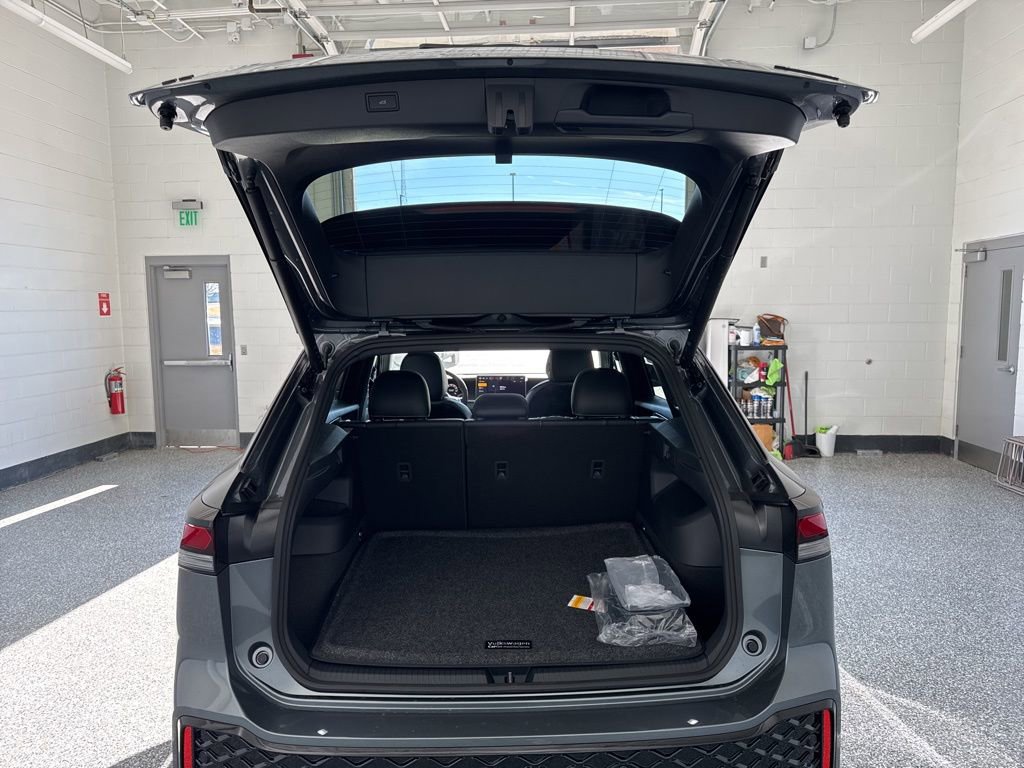 New 2026 Volkswagen Tiguan SE R-Line AWD/4WD image 24