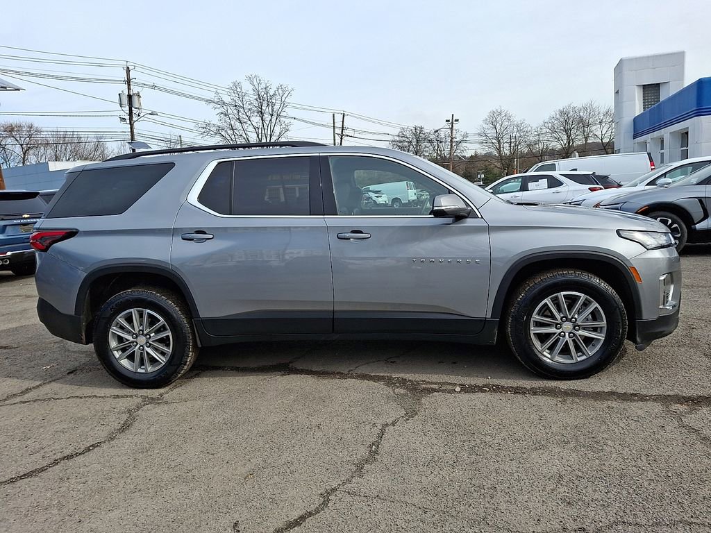 Used 2023 Chevrolet Traverse LT image 9
