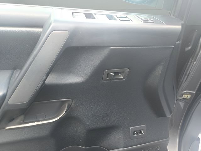 Used 2012 Nissan Titan SL AWD/4WD image 11