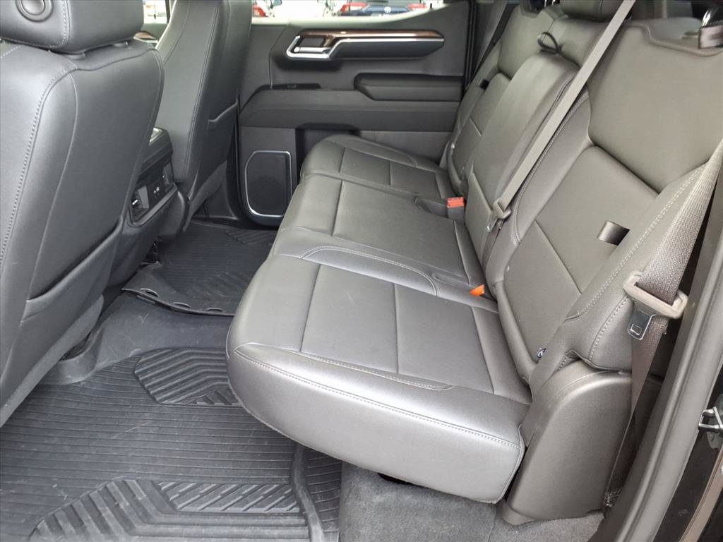 Used 2023 Chevrolet Silverado 1500 LT Trail Boss w/ Convenience Package II AWD/4WD image 7