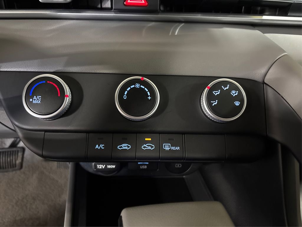 Certified 2025 Hyundai Elantra SE image 30